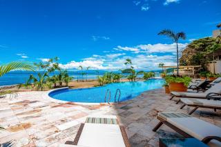 Oceanfront condo with rooftop infinity pool, panoramic views, balcony, gym, & AC - 7