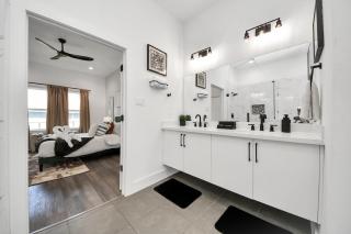 Pure Luxe Retreat Near Downtwn MedCenter - 6