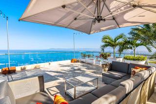 Relaxing hillside retreat near town with rooftop pool & spacious interior - 2