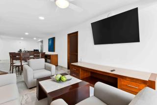 Relaxing hillside retreat near town with rooftop pool & spacious interior - 6