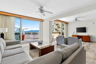 Stylish oceanview suite with infinity pool, full kitchen & bay-view terrace - 2