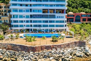 Oceanfront condo with rooftop infinity pool, panoramic views, balcony, gym, & AC - 8
