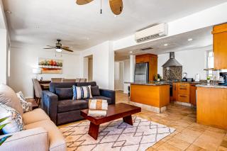 Charming condo with ocean-view, pool & balcony - 9