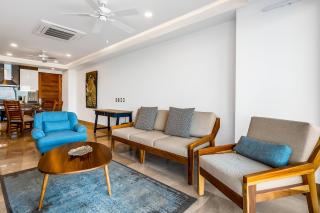 Oceanfront condo with rooftop infinity pool, panoramic views, balcony, gym, & AC - 4