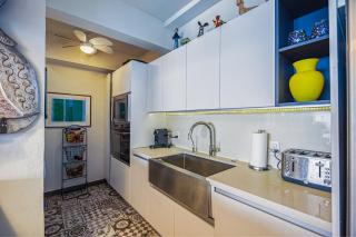 Charming condo featuring ocean views, pool & private terrace - 1