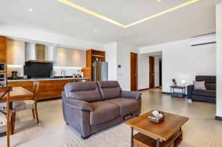 Enchanting & modern beach retreat with pool, gym, & breathtaking balcony views - 5