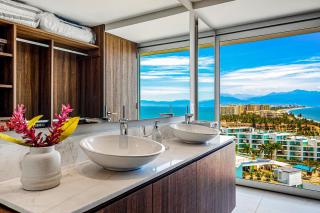 Luxury ocean-view condo with resort pool, private balcony, and washer/dryer - 2