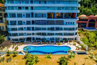 Luxe 8th-floor condo with endless ocean views, pool, spa & balcony - 7