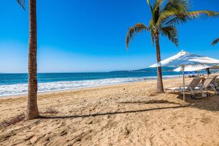 Golf-and-sea condo with panoramic ocean/mountain views, pool - 1