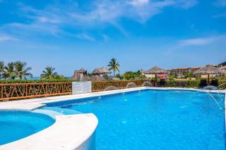 Oceanfront condo with pool, balcony, amazing views, washer/dryer, & partial AC - 4