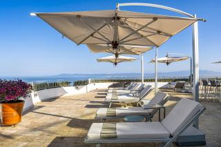 Stunning oceanview suite with cliffside infinity pool, terrace & gourmet kitchen - 1