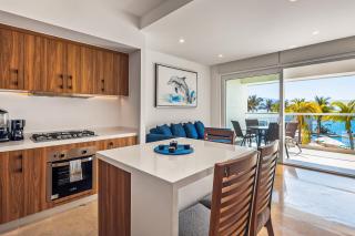 Serene coastal getaway with private infinity pool, beach access & scenic vistas - 7