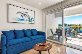 Serene coastal getaway with private infinity pool, beach access & scenic vistas - 1