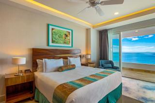 Stylish waterfront condo with amazing pool, hot tub & balcony - 3