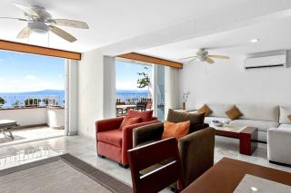 Stunning oceanview suite with cliffside infinity pool, terrace & gourmet kitchen - 8