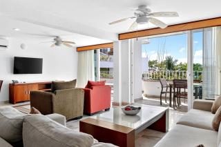 Stunning oceanview suite with cliffside infinity pool, terrace & gourmet kitchen - 9