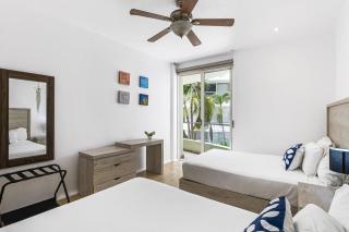 Chic coastal condo with private balcony, pool access & steps to the beach - 4