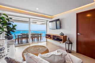 Luxury apartment with infinity pool, ocean views, balcony & easy downtown access - 2