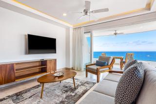 Impressive 8th-floor oceanfront condo with water views, hot tub & pool - 7