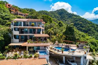 Mismaloya Beach condo with ocean views, on-site pool, grill, & private balcony - 7