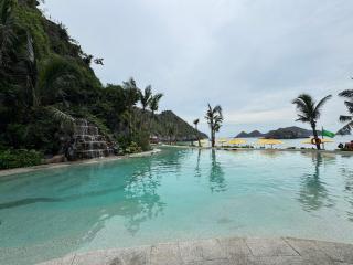 SeaView Apartment with Super-King-bed and Bathtube in Flamingo CatBa Beach Resort - 1