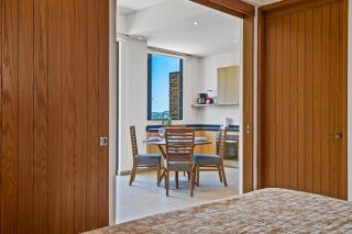 Modern condo with infinity pool, WiFI, plunge spa & ocean-view balcony - 3