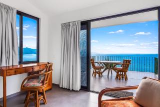 Bright ocean-view 2-story condo near beach with pool, balcony & full kitchen - 8