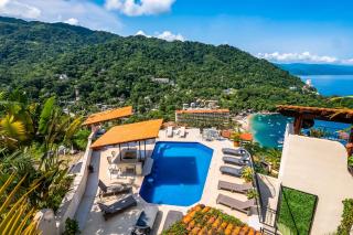 Mismaloya Beach condo with ocean views, on-site pool, grill, & private balcony - 3