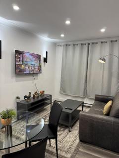 Spacious & Elegant 3BR Westmount Gem - 8