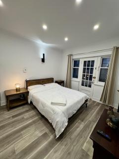 Spacious & Elegant 3BR Westmount Gem - 4