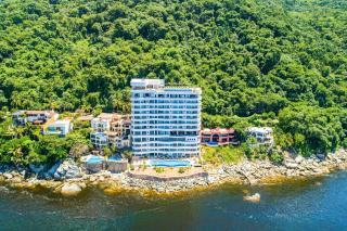 Impressive 8th-floor oceanfront condo with water views, hot tub & pool - 5