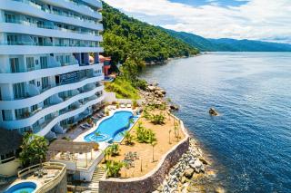 Impressive 8th-floor oceanfront condo with water views, hot tub & pool - 1