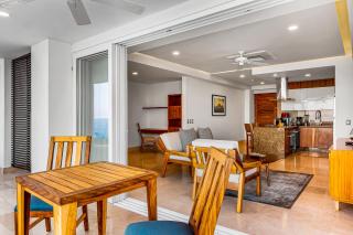 Fantastic oceanfront apartment with balcony, pool & central AC - 2