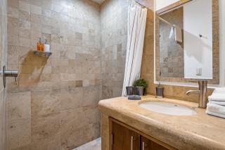 Nitta Condo # 103 Stylish condo near the beach with ocean views, on-site pool - 6