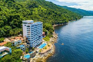 Impressive 8th-floor oceanfront condo with water views, hot tub & pool - 0