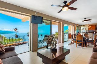 Mismaloya Beach condo with ocean views, on-site pool, grill, & private balcony - 7