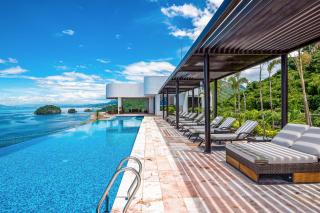 Luxurious upscale condo w/ wraparound oceanfront view & shared pool - 8