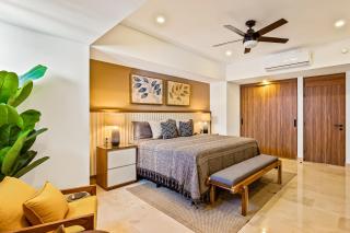 Luxury oceanfront apartment with private balcony, rooftop pool & gym access - 4