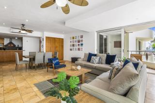 Chic coastal condo with private balcony, pool access & steps to the beach - 7