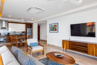 Luxurious upscale condo w/ wraparound oceanfront view & shared pool - 4