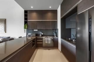 Modern condo with breathtaking views, infinity pool, and en suite bedrooms - 2