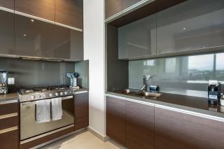 Modern condo with breathtaking views, infinity pool, and en suite bedrooms - 1