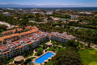 Cozy condo with loft, private balcony and gorgeous shared pool - 7