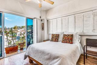 Downtown Malecon beach front, AC, walk to restaurant/bars, rooftop 360 views - 3