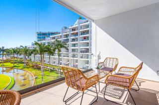 Oceanfront condo with a full kitchen, pool, & beach access - 1