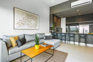 Modern condo with breathtaking views, infinity pool, and en suite bedrooms - 5
