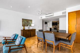 Stylish condo with covered balcony, pool & pool tables - 2