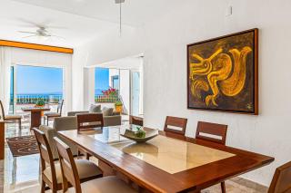 Elegant oceanview suite with heated pool, private hot tub & terrace dining - 2