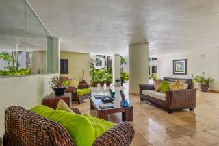 Bright coastal apartment with pool, balcony & beach access close by - 6