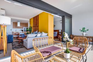 Oceanfront condo with a full kitchen, pool, & beach access - 4